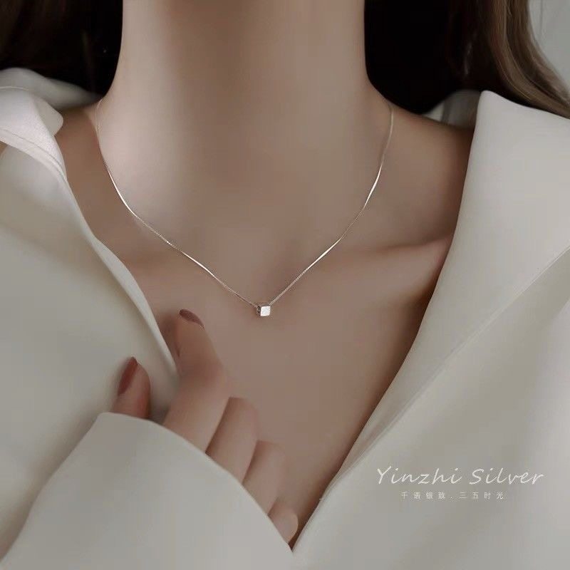 New Simple and Fresh Handmade Geometric Square Pendant Design Short Necklace Clavicle Chain for Women