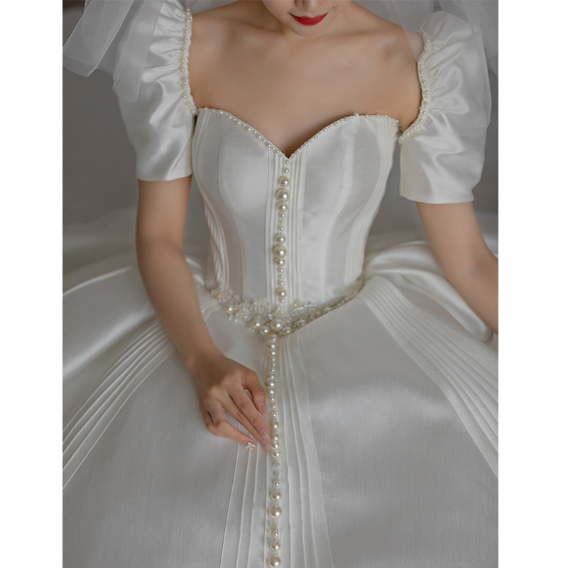 Satin main wedding dress 2022 new bride big tail French light out gauze retro small long sleeve winter female