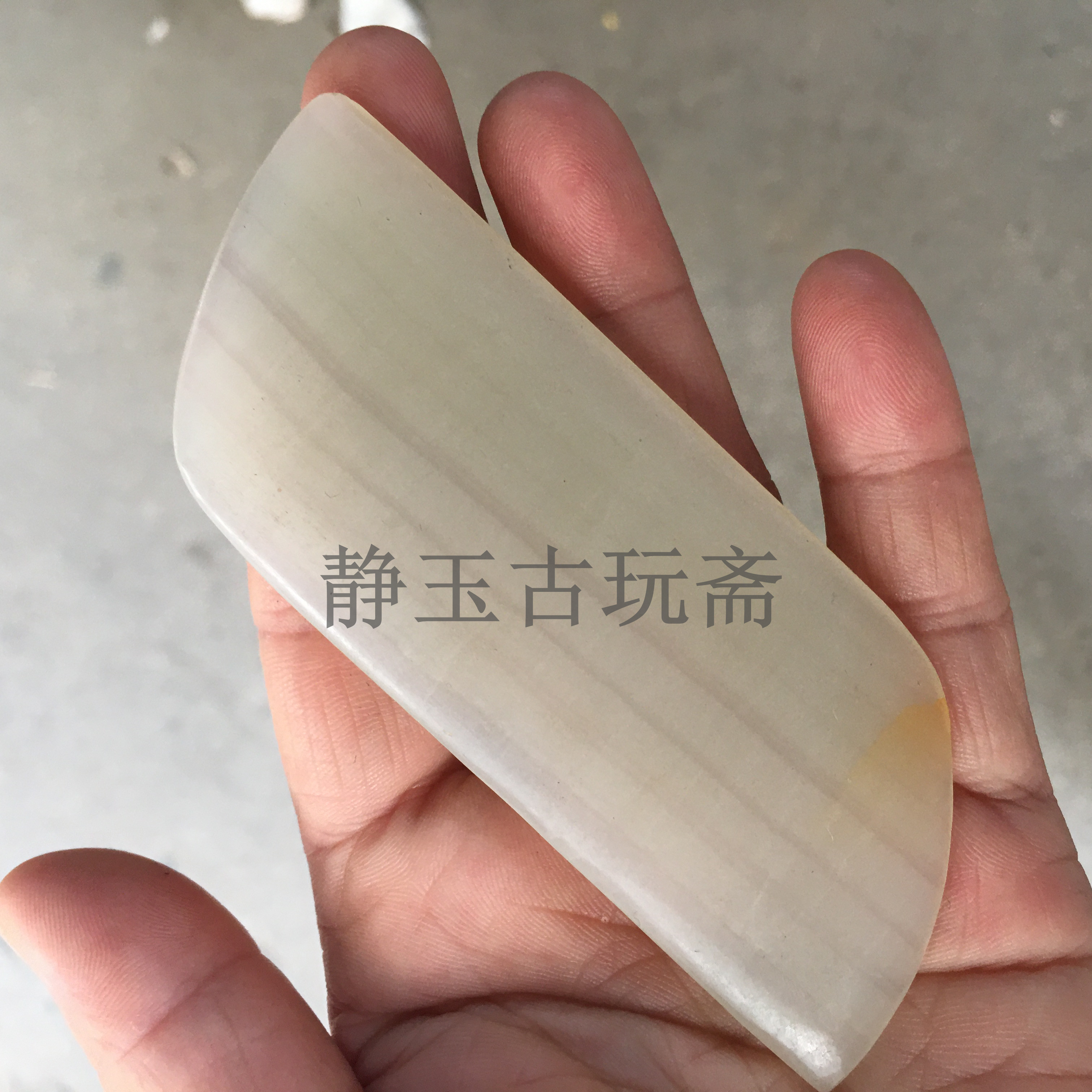 Fitness beauty lady with Afghan white jade scraping plate jade pull the background color is good natural stripe faucet is good shape