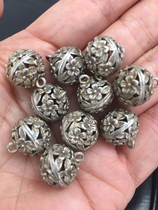 Antique miscellaneous old silver plum blossom buttons hollow buttons can also be used as pendants
