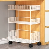 Небольшая книжная полка рядом со столом может переместить колесо, чтобы приземлиться на офисный стол.