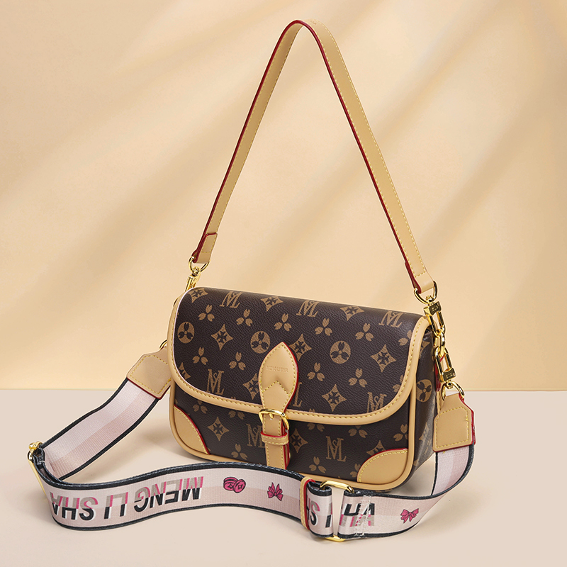 2026 New Retro Printed Messenger Bag for Women, Contrasting Color Wide Shoulder Strap, Single Shoulder Bag, High-End Versatile Crossbody Small Square Bag