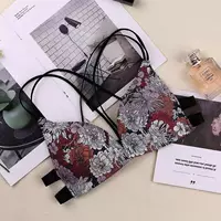 Цветок цветочника насыщенного цветов