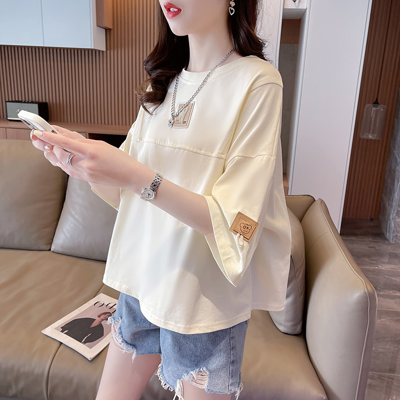 Trendy and Unique Short-Sleeve T-Shirt for Women, Summer 2026 New Style, Loose Korean Version, Versatile Short Top for Petite Figures Trendy and Unique Short-Sleeve T-Shirt for Women, Summer 2026 New Style, Loose Korean Version, Versatile Short Top for Petite Figures