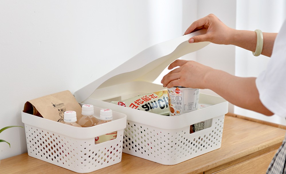 With lid Debris Containing Basket Plastic Containing small basket Desktop storage containing box Toy containing basket