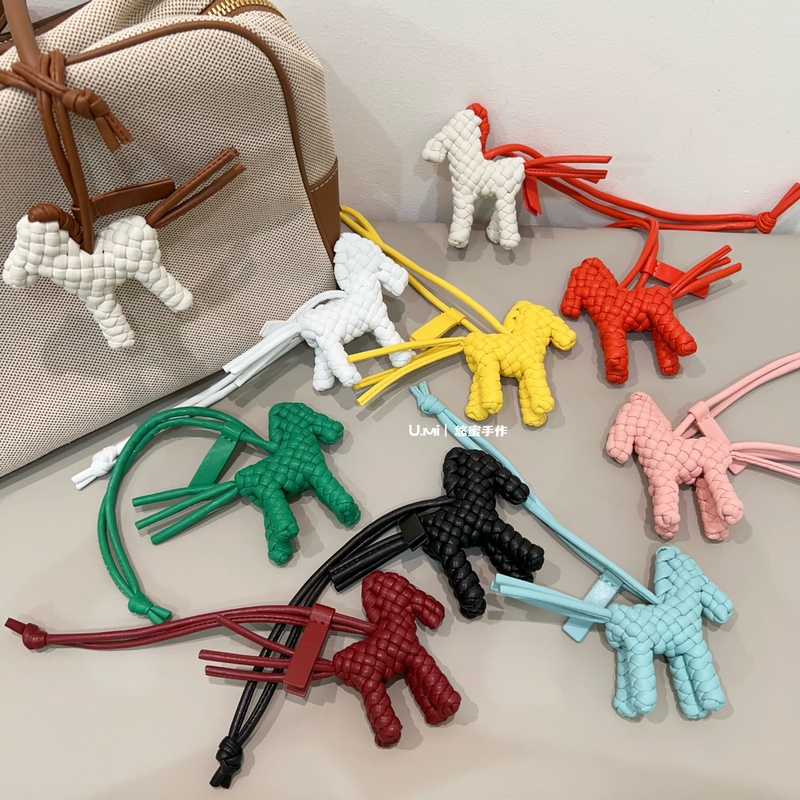 Hand-Woven Pony Pendant, Leather-Like Bag Pendant, Keychain Ornament with the Meaning of Getting Rich Immediately, Gift Hand-Woven Pony Pendant, Leather-Like Bag Pendant, Keychain Ornament with the Meaning of Getting Rich Immediately, Gift