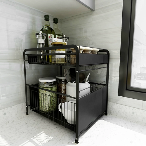 Кухонная стойка для канализации помещена на пол многослойного шкафа.