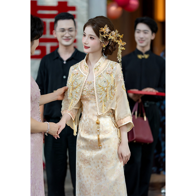 High-End Xiuhe Dress for the Bride, Stunning Champagne-Colored Toast Dress, New Chinese-Style Wedding Morning Gown, Engagement Dress for the Wedding Banquet High-End Xiuhe Dress for the Bride, Stunning Champagne-Colored Toast Dress, New Chinese-Style Wedding Morning Gown, Engagement Dress for the Wedding Banquet