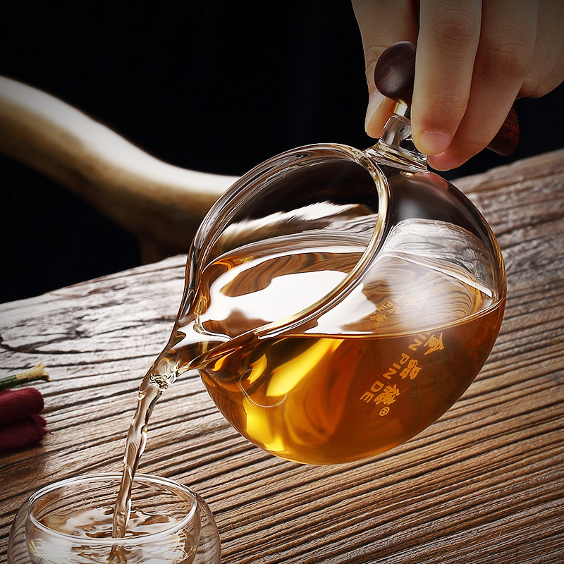 Creative thickened glass fair cup wood handle kung fu tea public cup pour tea set tea sea transparent tea set tea cup accessories