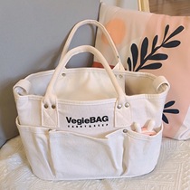 Bao Ma takes the baby out of the bag and goes out of the Japanese mommy to pack the canvas bag