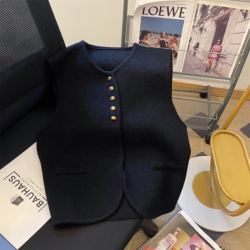 Old Money Style Black Sleeveless Knitted Vest for Women, Autumn Fashion Retro Inner Layer Niche Design Jacket Top