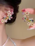 Радужный аксессуар, небольшое дизайнерское универсальное ювелирное украшение, серьги, в цветочек, легкий роскошный стиль, изысканный стиль