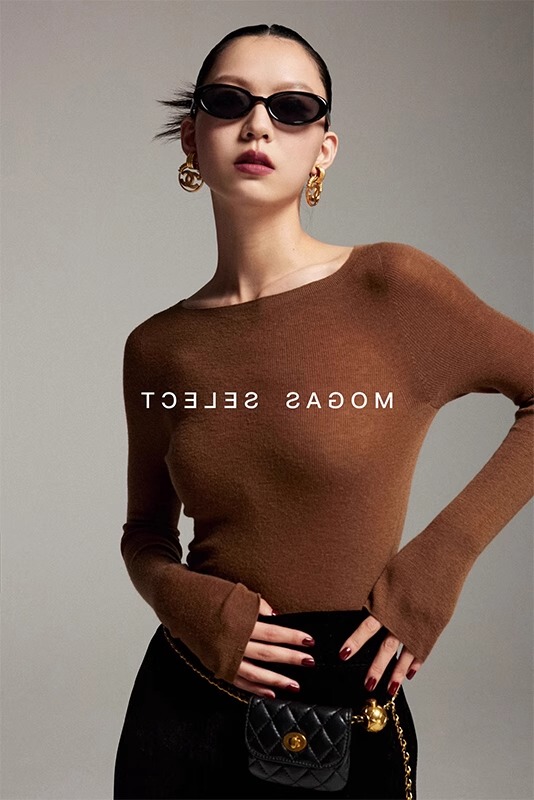 High-End Solid Color Off-Shoulder Knitted Base Shirt for Women, Autumn and Winter, Elegant, Slim-Fitting, Suitable for Layering with Sweaters High-End Solid Color Off-Shoulder Knitted Base Shirt for Women, Autumn and Winter, Elegant, Slim-Fitting, Suitable for Layering with Sweaters