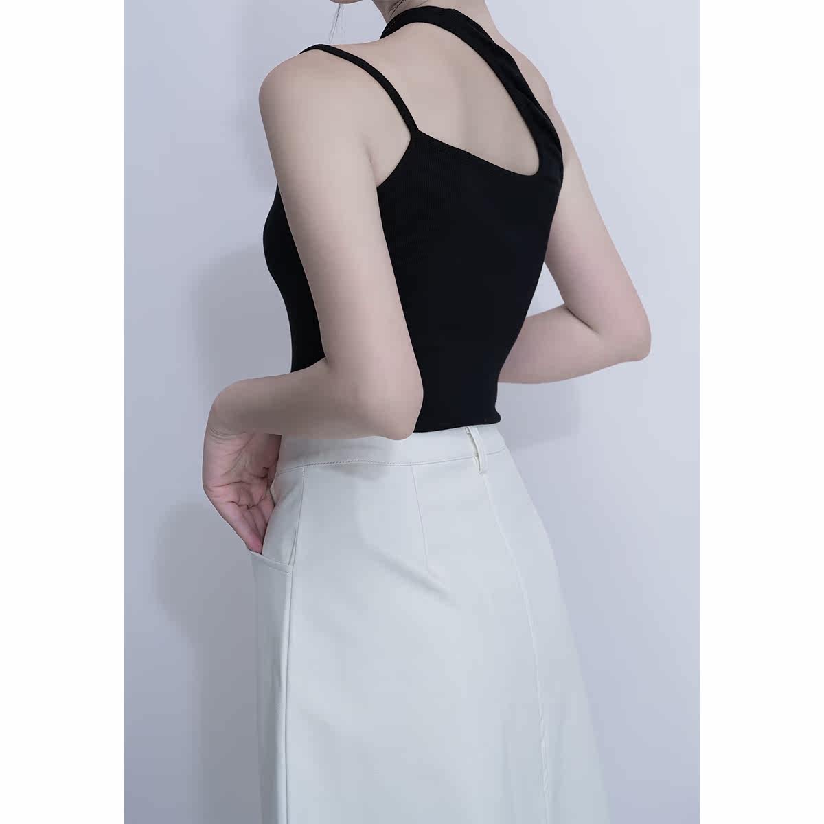 Sister Hu's pullover solid color hollowed out design slim vest suspenders hot girl design sense niche 2022 spring and summer new style