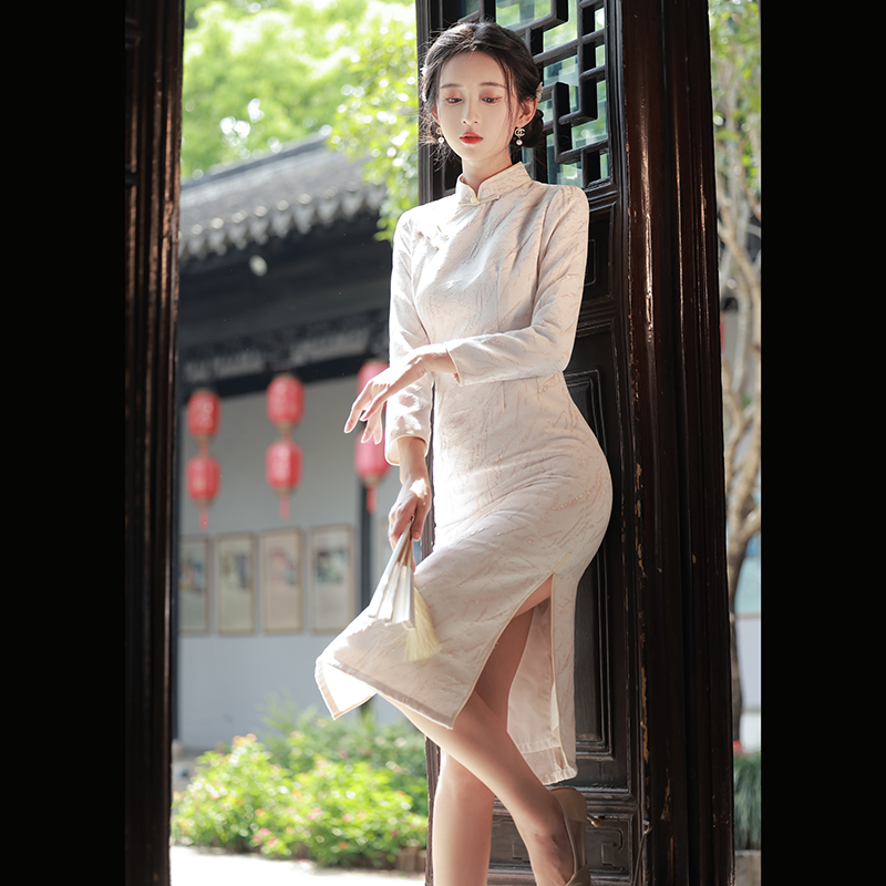 White lightweight elite summer cheongsam, 2023 collection, light style, long sleeve