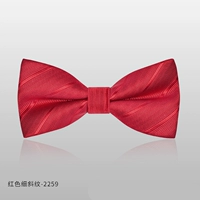 Красный тонкий косой рисунок