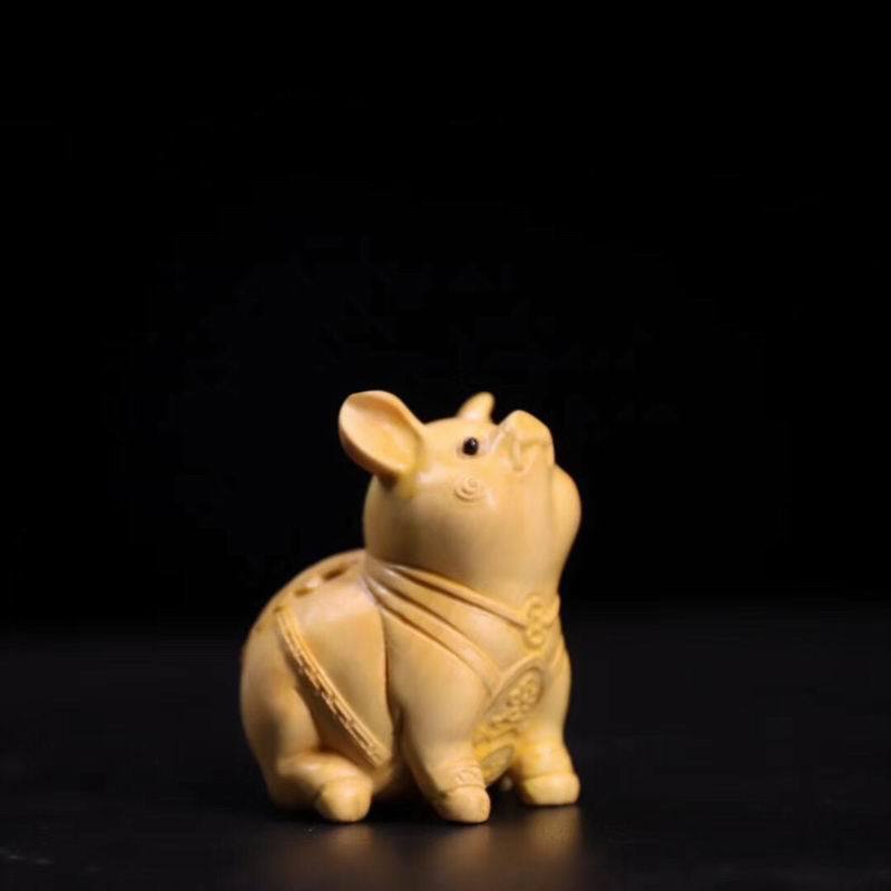 Huangyang wood carving pig fu pig fu piece of solid wood crafts car decoration tea pet hands the parts of daily gift