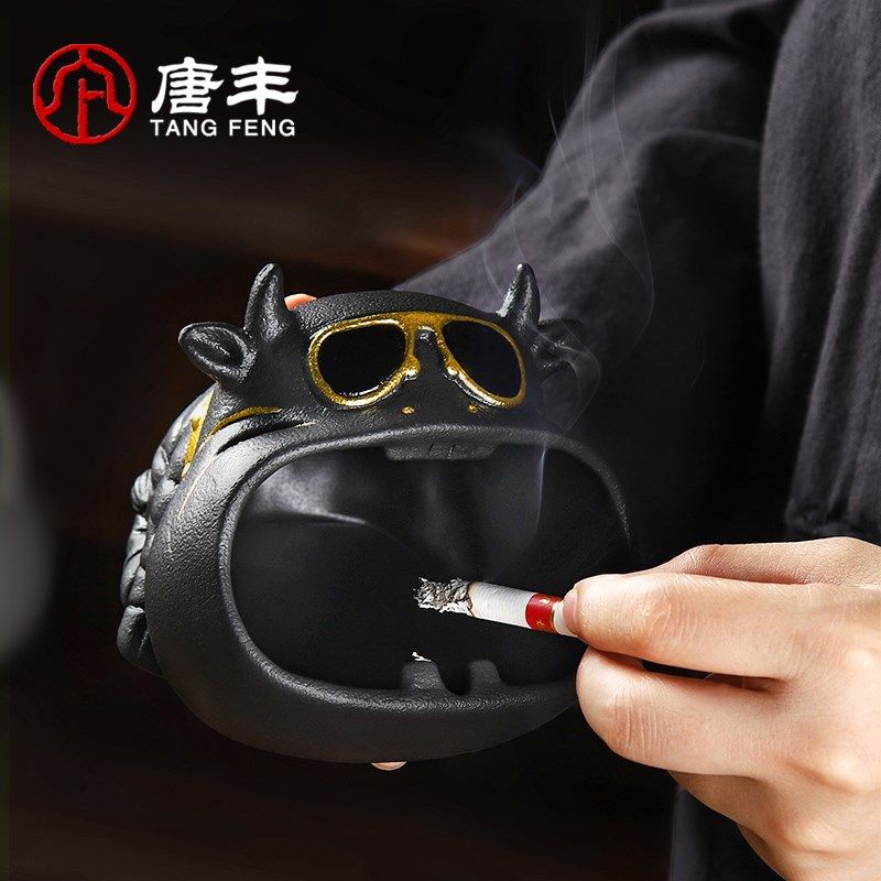 Home Cartoon Bull Smoking Ashtray Cute Creative Ceramic Tobacco Cylinders Personality Trend On-board Windproof Anti-Fly Ash A
