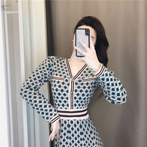 (Pet powder) French small fragrant wind base knitted dress 2021 Autumn New with coat temperament slim skirt