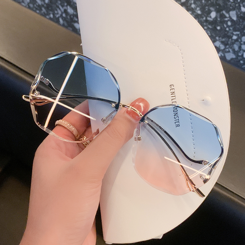 Sunglasses 2021 new tide faced sunglasses female summer seaside high - sensitivity UV large face skinny glasses