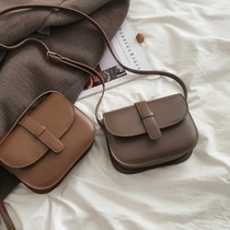 Bag female messenger bag student retro British wind girl 2021 new wild four seasons universal fashion atmosphere