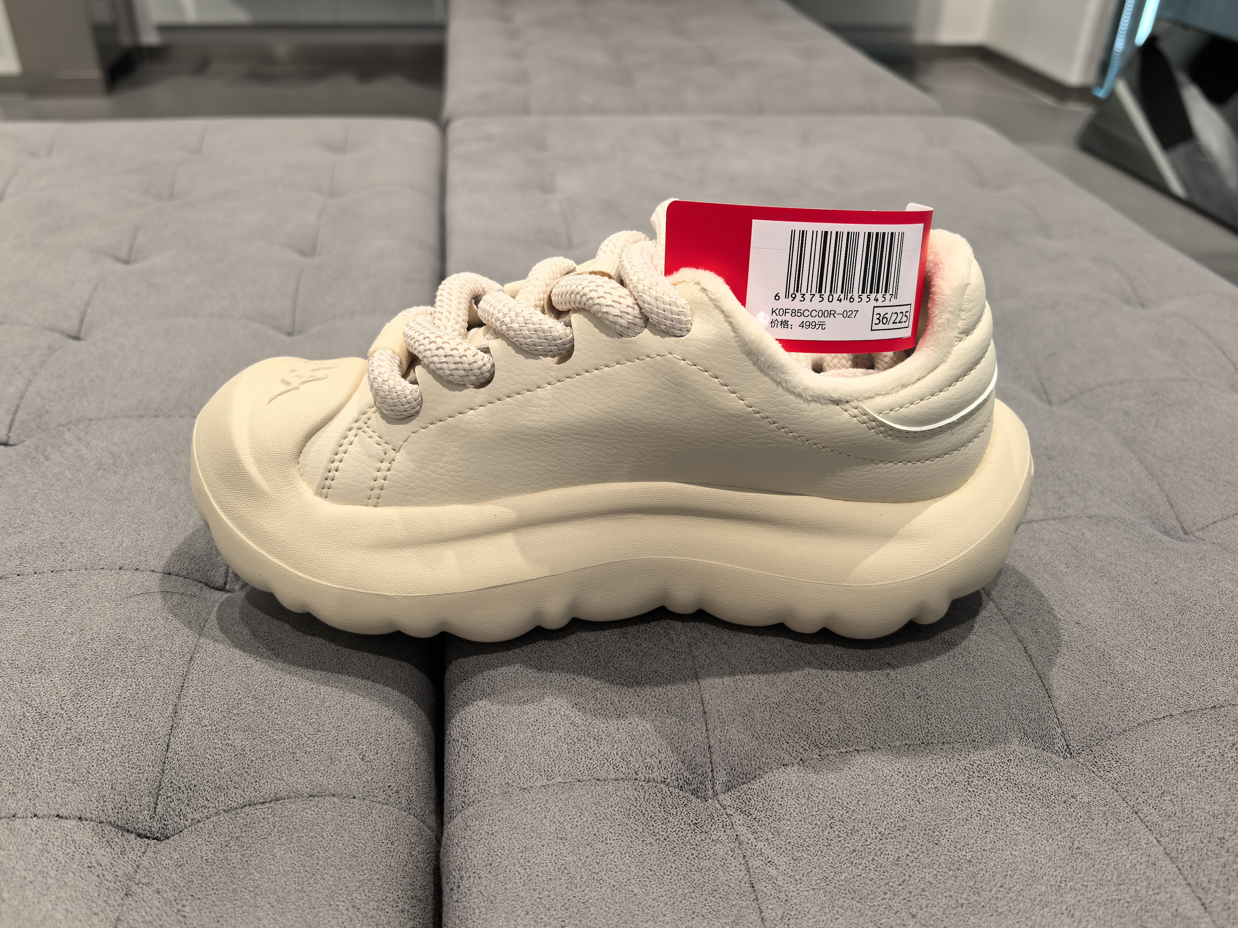 Kappa 2025秋季女子新款厚底运动鞋：时尚与舒适的巧妙结合