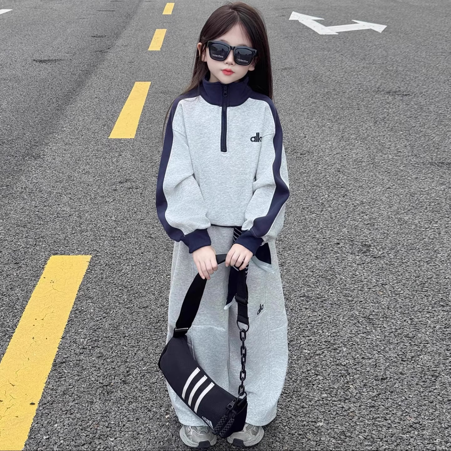 Бархатный костюм для девочек плюс размер, коллекция 2025 года, осенне-зимний новый детский повседневный свитер из двух предметов для учащихся младших классов средней школы, спортивный костюм в западном стиле