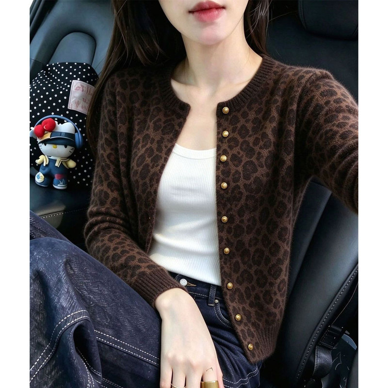 Retro Leopard Print Round Neck Knitted Cardigan for Women, Autumn and Winter 2026 New Style, Loose Fit, Slimming, Versatile Trendy Jacket Top