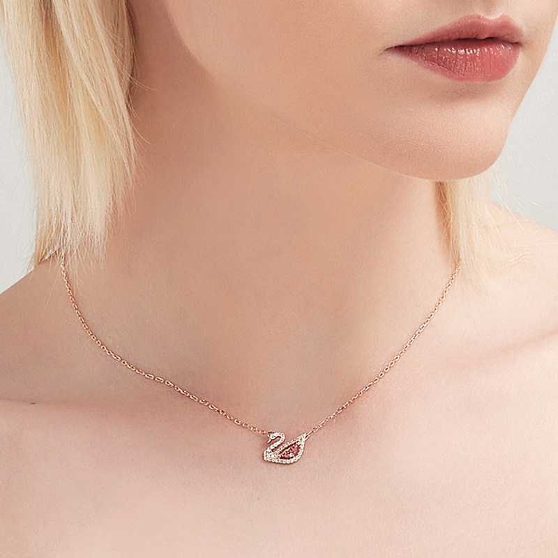 SWAROVSKI 施华洛世奇 Dazzling Swan系列 镂空粉红天鹅项链 5469989 多重优惠折后￥349包邮包税 88VIP会员还可95折