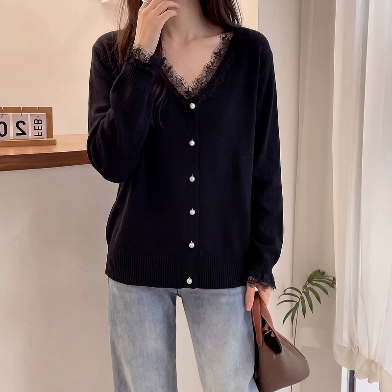 Black Lace Patchwork V-Neck Long-Sleeve Knit Sweater for Women, Autumn Plus-Size Slimming Tummy-Covering Layered Sweater Top Black Lace Patchwork V-Neck Long-Sleeve Knit Sweater for Women, Autumn Plus-Size Slimming Tummy-Covering Layered Sweater Top