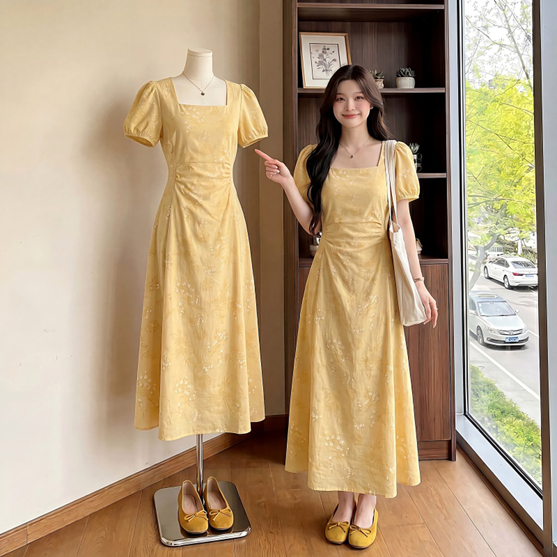 French-Style Square-Neck Yellow Dress for Women, Summer Plus-Size, Bamboo Leaf Jacquard, Waist-Cinching, Hip-Covering, Age-Reducing A-Line Long Dress French-Style Square-Neck Yellow Dress for Women, Summer Plus-Size, Bamboo Leaf Jacquard, Waist-Cinching, Hip-Covering, Age-Reducing A-Line Long Dress