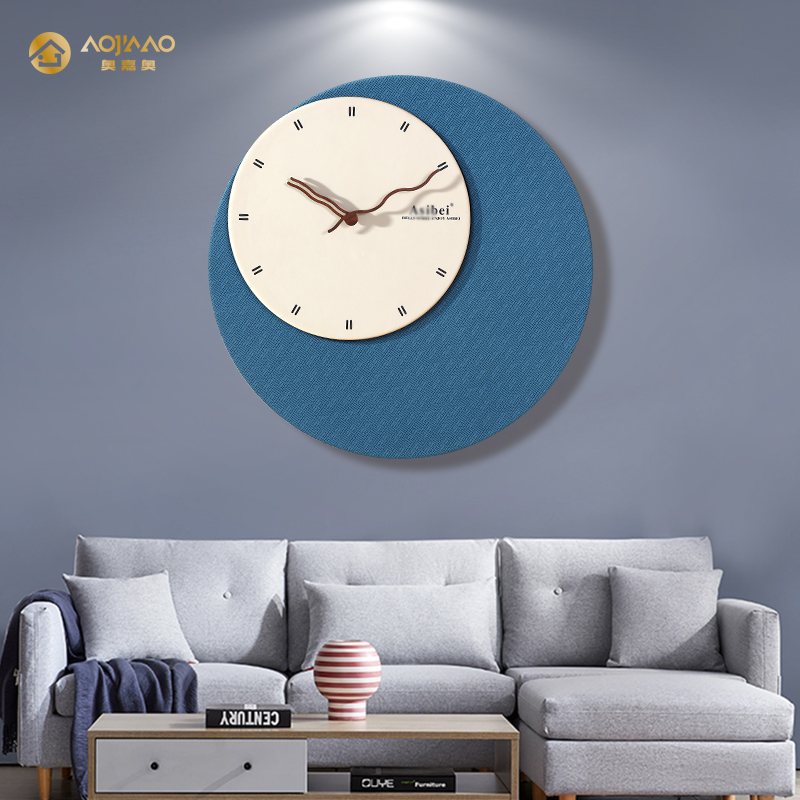 Modern minimalist hanging clock creative fashion and watch living room home mute hanging wall upper clock atmosphere light and luxurious quartz clock
