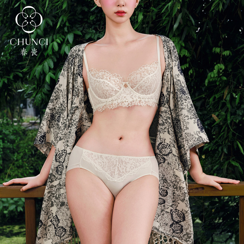 Occasionally, I Come Across the Spring Porcelain Five-Flower Horse Thousand-Golden Fur Series Lime Green 3/4 Cup Lace Bra for Women, Which Provides Lift and Support for Small Busts