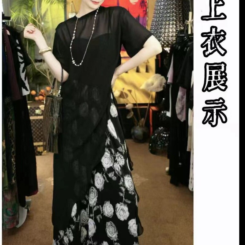 Black Chiffon, Lightweight and Loose-Fitting, Covers the Body, Black Silk-Like Round Neck Design, French Style, Versatile Blouse Top, Stylish