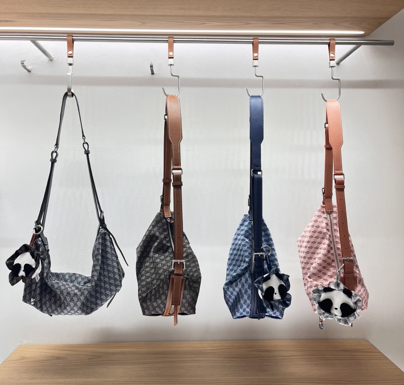Descente N Lucky Bag Canvas Women's Bag, Same Style as Celebrity Dong Jie, Fashionable Niche Single Shoulder Crossbody Monogram Bag