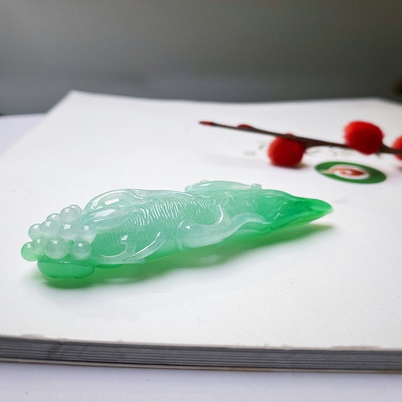 Colorful Yunnan Burma A goods natural jade belt certificate ice species life Ruyi play piece