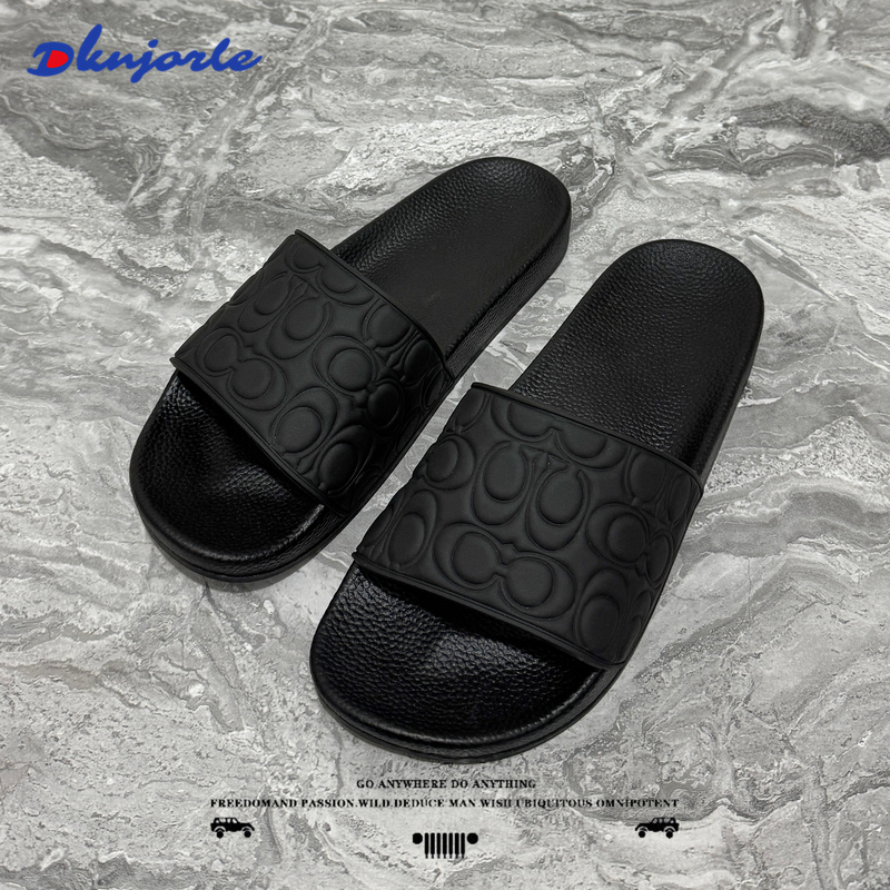 Summer Men's Slippers for Outdoor Wear, Non-Slip, Anti-Odor, Thick-Soled, Trendy Slip-Ons, Versatile and Comfortable for Home and Bathroom Use
