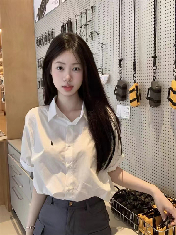 College Style Polo Collar White Short-Sleeved Shirt for Women Summer Design Embroidered Bunny Shirt Loose Casual Top
