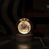 В лунном свете есть только один из лечения романтического хрустального мяча, луне дается подарок на день рождения для друзей