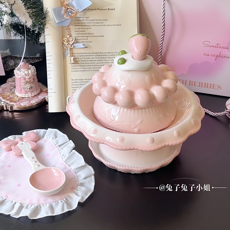 Miss Rabbit Strawberry Cake Ceramic Covered Bowl Girly Heart Dessert Bowl with Lid Yogurt Pudding Bowl Afternoon Tea Tableware