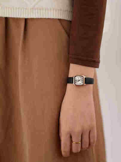 Junior High School and High School Women's Watch ins Style Niche Design Female Model for Girls Students Simple Elegant Light Luxury 2025 New Model