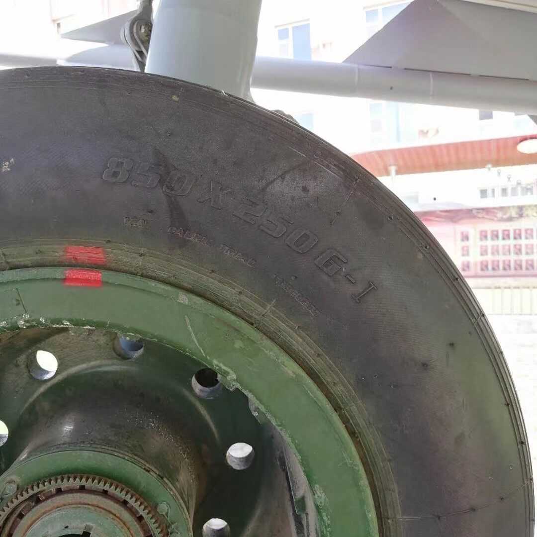 二手旧飞机轮胎改装平板车，850x250 vs 830x205，谁才是改装界的王者？