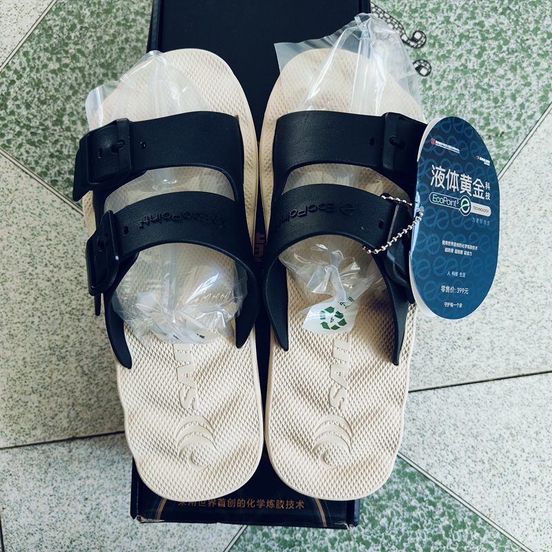 Liquid Gold Outdoor Slippers, Same Style for Men and Women. Note: the Size of the Slippers Should Be 1-2 Sizes Larger Than the Size of Your Sneakers