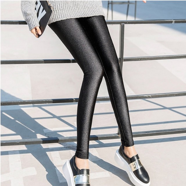 2024 ລະດູຫນາວໃຫມ່ Thickened Glossy Pants Outer Leggings ຝ້າຍອົບອຸ່ນ Pants Elastic Velvet Pants ຂະຫນາດໃຫຍ່ຂອງແມ່ຍິງ trendy Pants