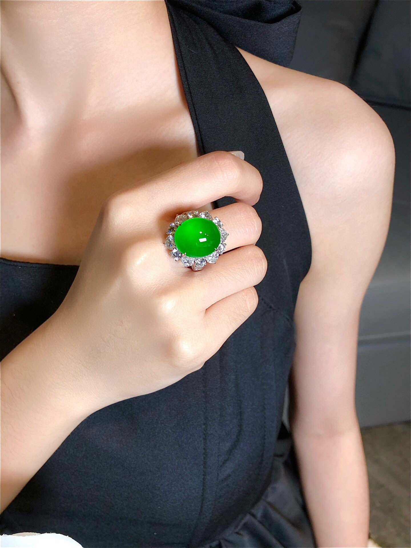 Natural Burma A - cargo Emerald Ring High Ice Seed with Yangyang Green Egg Noodle 18K Gold Mounted Jade Pearl