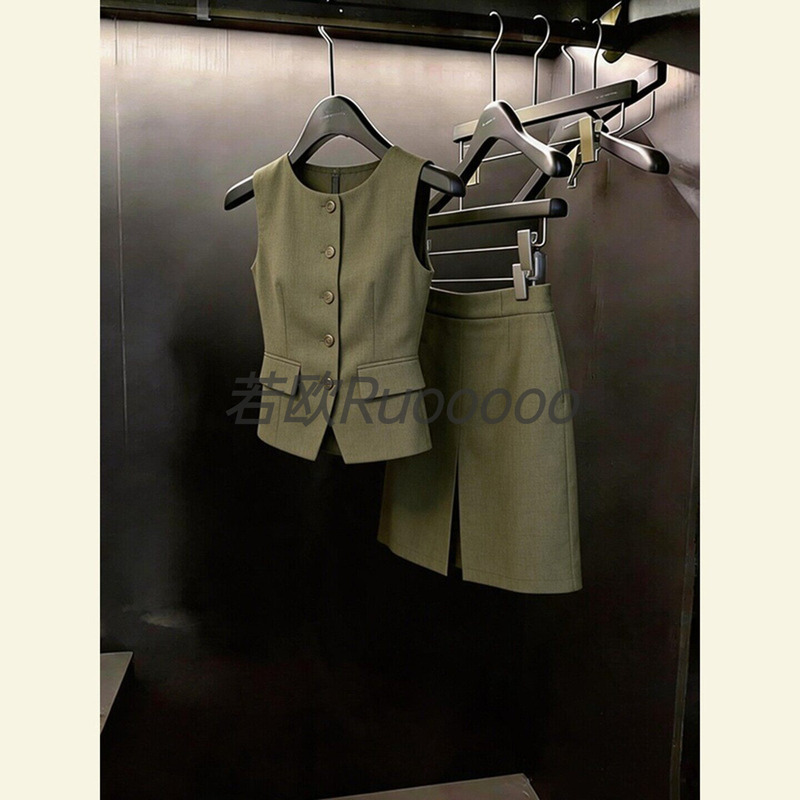 2026 Summer New Suit for Women, High-End, Elegant, Light Luxury Style, Fashionable Retro Green Vest and Short Skirt Two-Piece Set