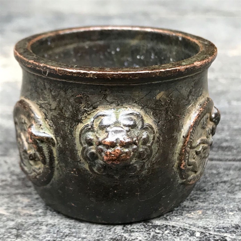 Alloy copper antique aroma furnace retro lion head Xuande deironic stove copper ashtray pen wash 190 g
