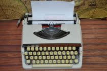 Yuexufang old-fashioned retro English mechanical pure metal shell typewriter brother BROTHER can be used normally