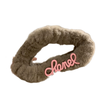 Sweet Beauty 100 Hitch Suede Suede Cloud grab with warm letter hairpin Rear Brain Spoon Pan Hair Shark Clip