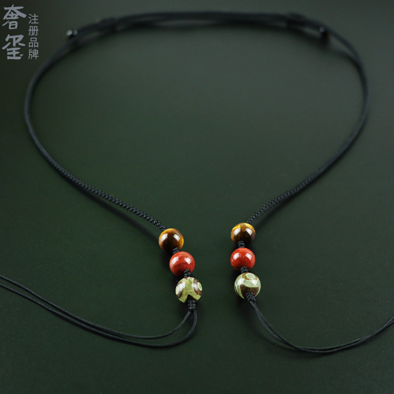 The dzi crosses the lanyard, hangs the neck, men's and women's hand-made men's and women's models emerald beeswax Pixiu vertically wears the sling necklace rope